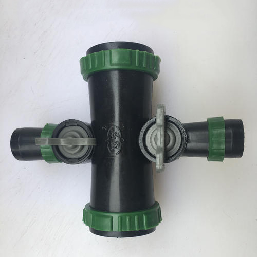 管道连接器